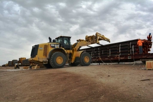 Transloading pipe to railcars